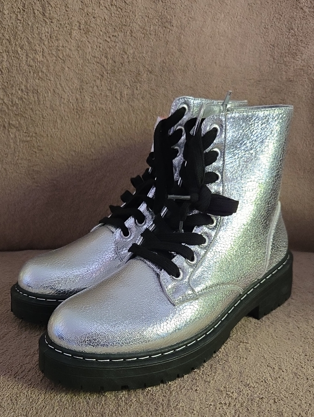 Trendy Silver Metallic Combat Boots - New Size 8.5 - Picture 2 of 10